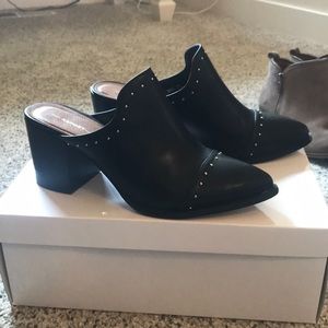 Report Shoes - Black leather mules Report Shoes - Black leather mules